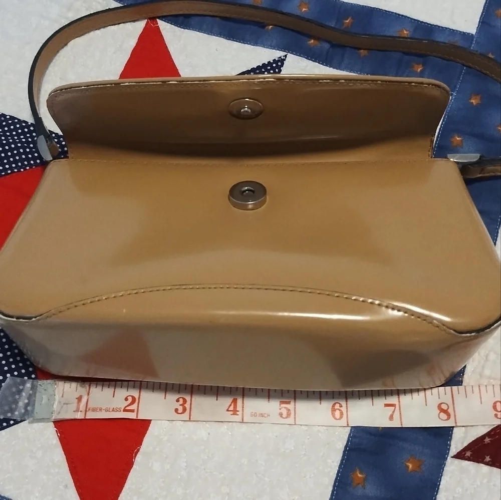 Elegant Tan Leather Shoulder Bag